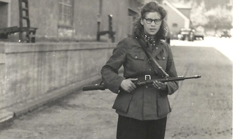 armed female revolutionary